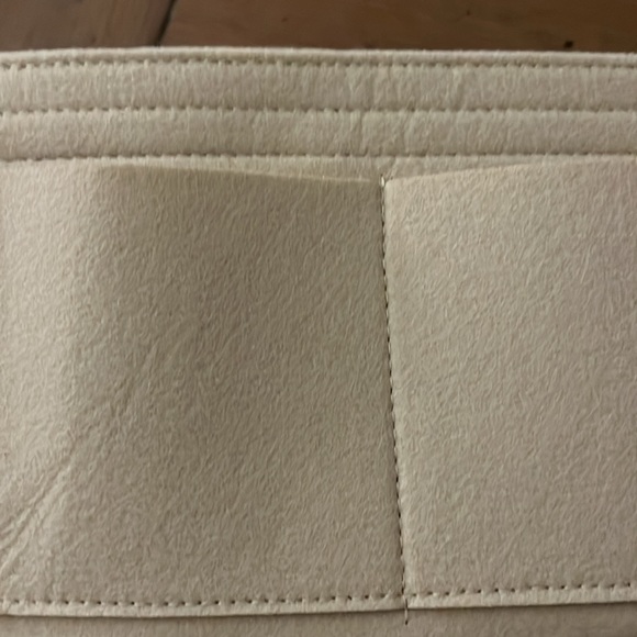 Organizer fir handbag or carry on it can be ysed to give longchamp better shape - Picture 3 of 3